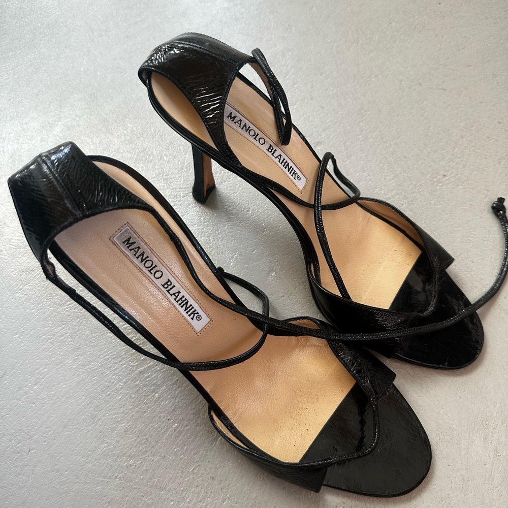 Manolo Blahnik Elegant Black Heels